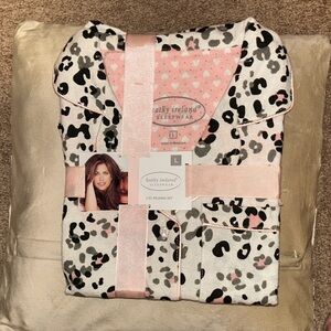kathy ireland leopard print 2-piece pajama set size large NWT